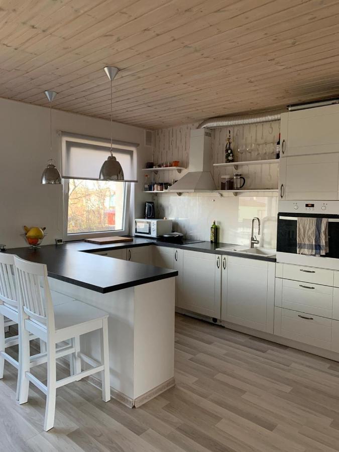 Modern Cozy 2 Bedroom Apartment Near City Center Pärnu Extérieur photo
