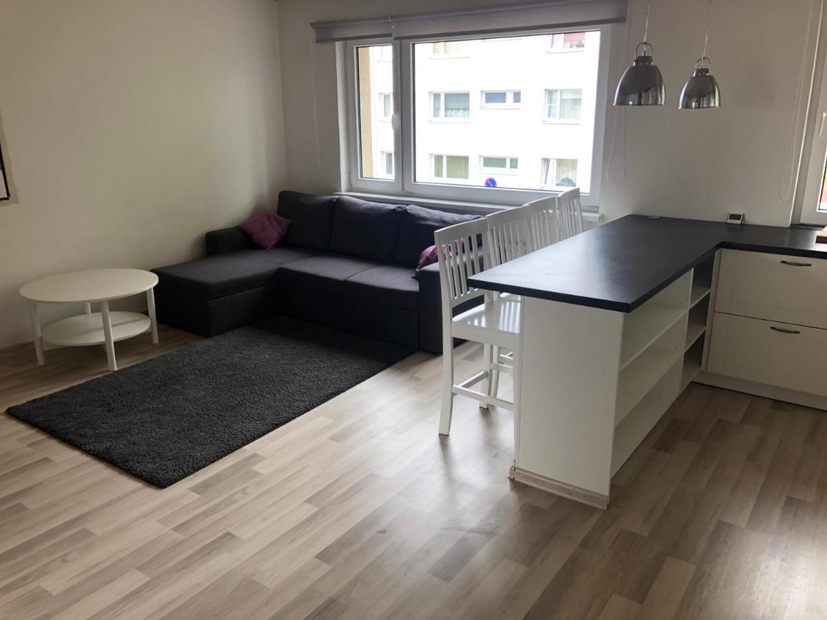 Modern Cozy 2 Bedroom Apartment Near City Center Pärnu Extérieur photo